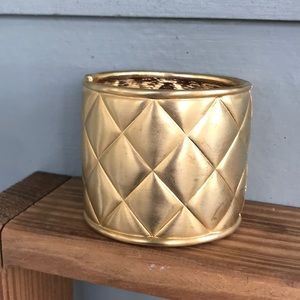 Bracelet-gold costume cuff tension closure